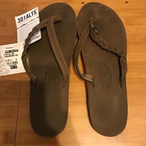 NWT Rainbow dark brown flip flops!